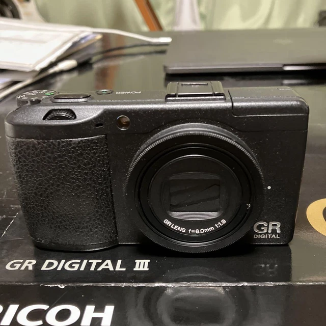 RICOH GR DIGITAL III 10.0MP Digital Camera Strap Charger Battery Manual