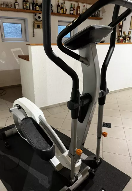 cardiostrong crosstrainer und Antirutschmatte