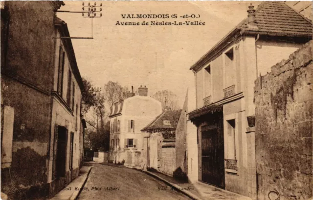 CPA VALMONDOIS - Avenue de NESLES-la-VALLÉE (350088)