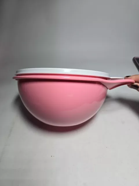 1 New Tupperware Thatsa Bowl Mini 6 Cup Mixing Bowl Soft Candy Pink & White 2