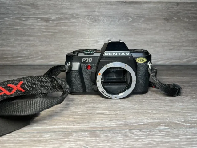 Solo cuerpo de cámara fotográfica Pentax P30N 35 mm SLR - sin probar.