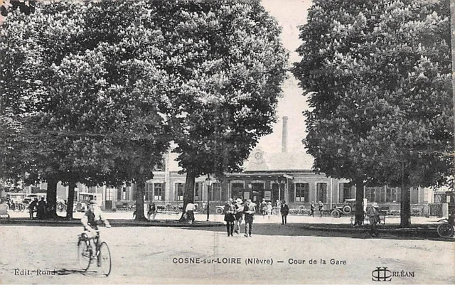 58 - COSNE SUR LOIRE - SAN33306 - Cour de la Gare - En l'état