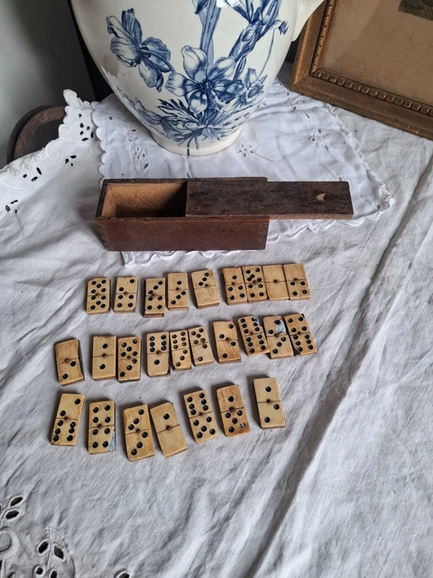 Jeu De Dominos Miniature Ancien, Os (?), Complet Avec Boîte En Bois, XIXe, France