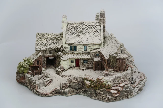 リリパットレーン　Winter At  Mot Hall, keswick Winter at the Moot Hall, Keswick : Lilliput Lane Cottages