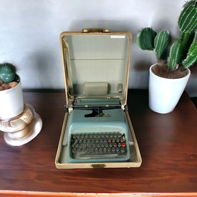 Vintage Portable Olivetti•Underwood Studio 44 Standard Typewriter W/ Case Works