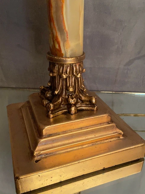 Grand pied de lampe en bronze et onyx à décor de chapiteau corinthien 9