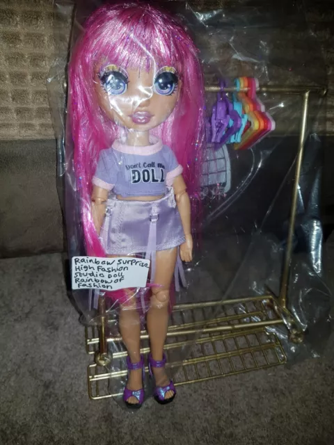Rainbow High Fashion Studio - Exclusive Doll Avery Styles  with Lots outfits,