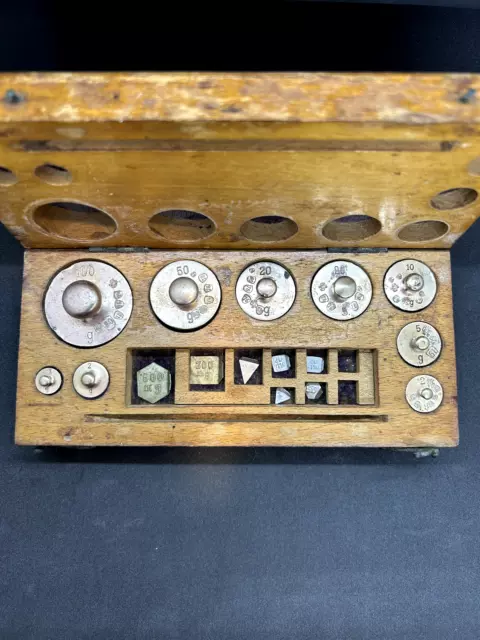 alte Gewichte für Waage / Messing / Holzkasten / Die ersten Punzen sind von 1974