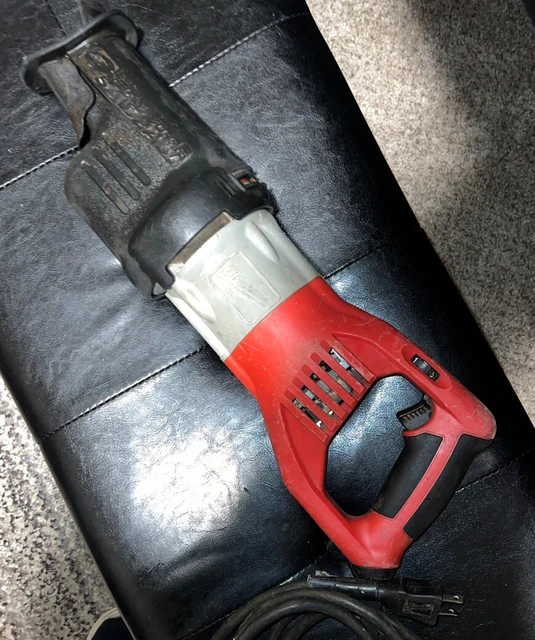 MILWAUKEE 653821 SUPER Sawzall Reciprocating Saw, 15 Amp Corded (FREE