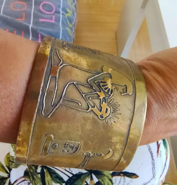 Jolie Bracelet Avec Motif Égyptien En Métal Doré Vintage