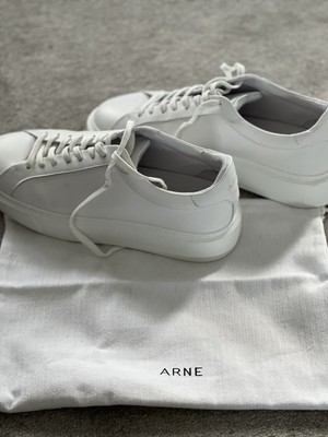 ARNE ESSENTIAL Leather Trainer in White 