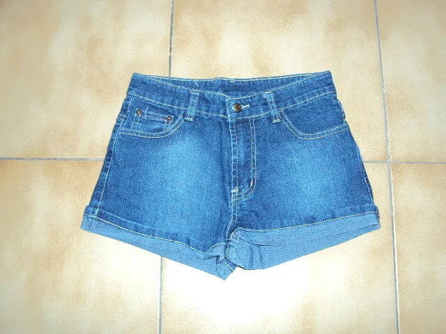 Short en jean en 10 ans en TBE