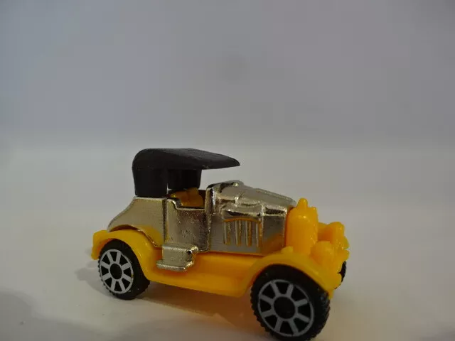 Miniatur Oldtimer " Hellgelbe Limousine - Karosserie Chrom - 40 mm