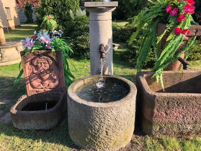 Alte / Historische Brunnen, Sandsteinbrunnen, Deko, TOP
