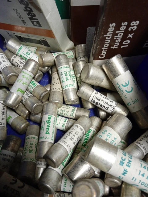 Gros Lot De 1,300kgs De Fusibles Industriels Legrand 4