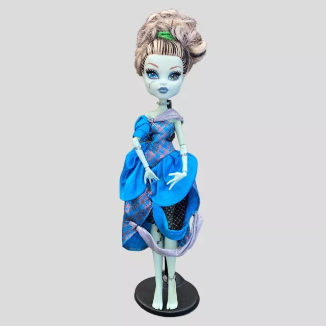 Monster High Scarily Ever After Threadarella Frankie Stein Doll 28 cm