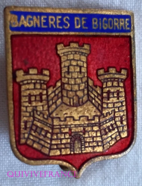 Insigne émaillé – Blason De Bagnères De Bigorre – Pin's Tourisme France
