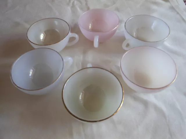 6 tasses à café en Arcopal France opaline irisées