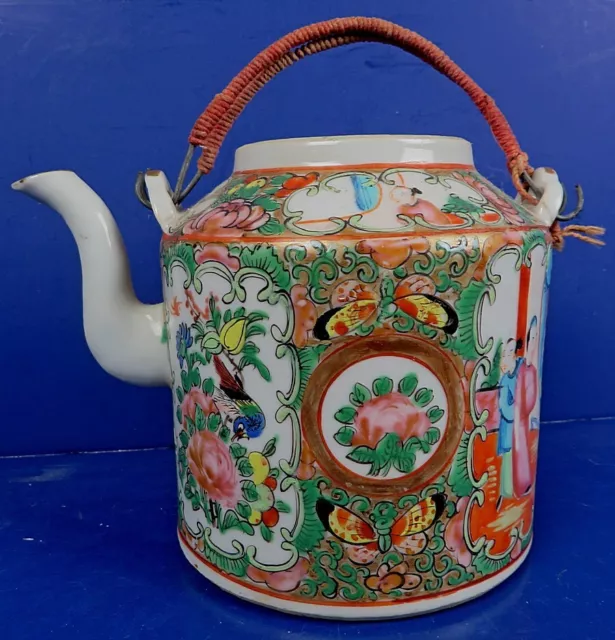 19th CENTURY CHINESE FAMILLE ROSE EXPORT PORCELAIN ROSE MEDALLION TEAPOT