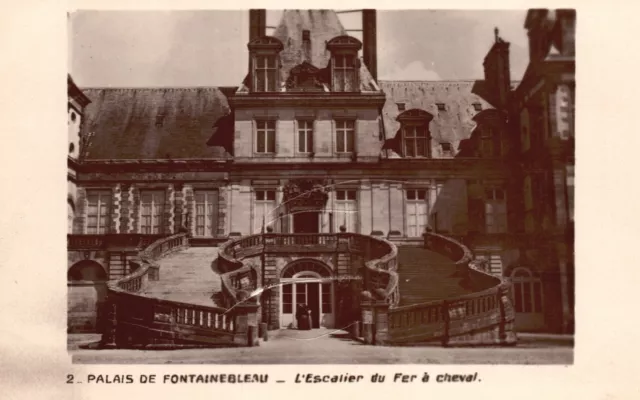 Vintage Postcard Palais De Fontainebleau L'Escalier Du Fer A Cheval Building