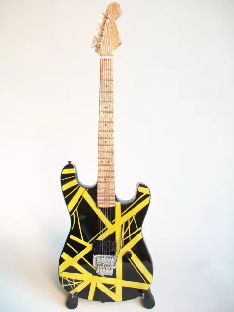 Guitare miniature stratocaster de Van Halen noire à bandes jaunes