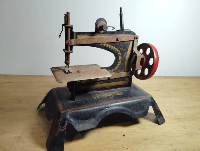 Ancienne Machine à Coudre Enfant PIC BIEN En Tôle Jouet Vintage
