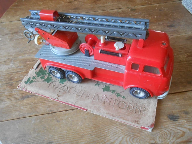 1/43 camion citerne-pompe BERLIET GAK 17 SAPEURS-POMPIERS SERVICE D'INCENDIE VILLE DE CARNAC 1970 - Collection
