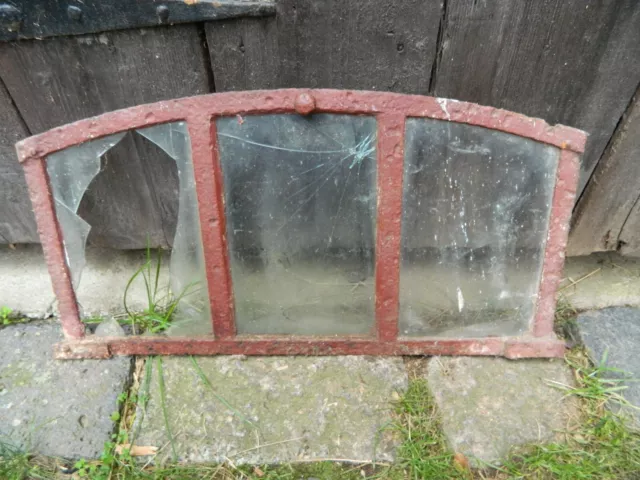 Stallfenster , Oberlied,Fenster , Gussfenster, Eisenfenster, Gartenmauer,Scheune