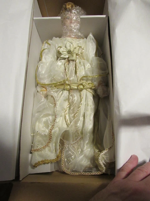 NEW 2002 THE HERITAGE SIGNATURE COLLECTION Porcelain Angel Doll Angelica #80004