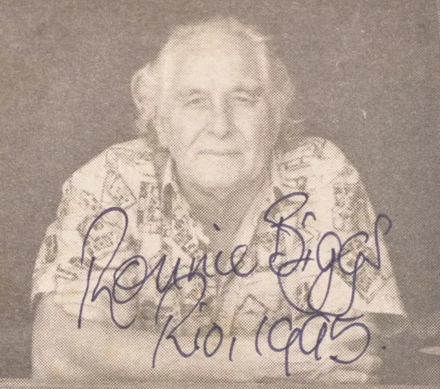 RONNIE BIGGS Signed 'Newspaper' Photograph - Great Train Robbery - preprint