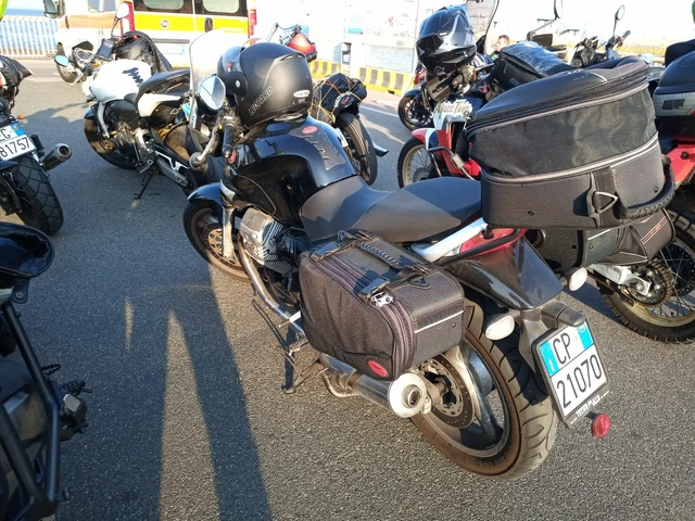 Moto Guzzi - Breva 750 ie - Anno 2006 Km 51.000 Moto Guzzi - Breva 750 ie - Anno 2006 Km 51.000