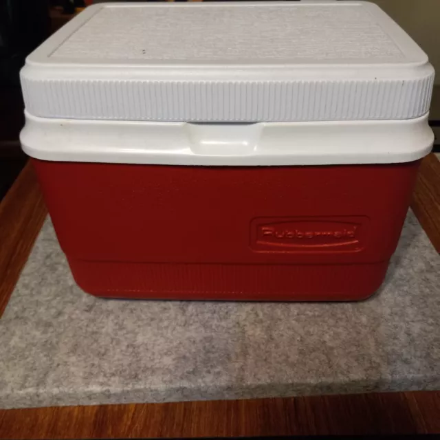 NEW 1990 Rubbermaid Vintage Red Handle Lunch Box Insulated Cooler 1.25  GALLONS