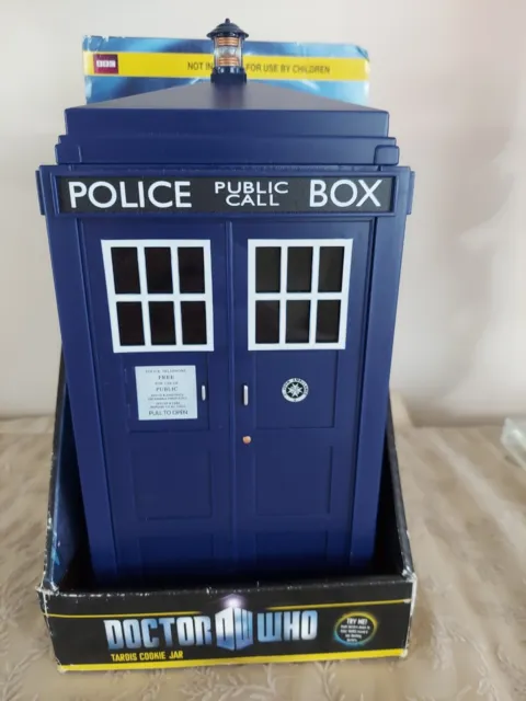 Doctor Who Tardis Cookie Jar Lights & Sounds in Box Works NEEDS BATTERY