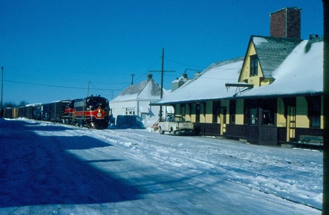 Chicago Madison & Northern  CMNR 564 & 1689, Monroe WI Original Kodak Slide 1982