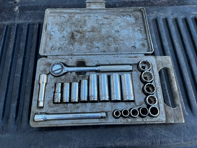 John Deere Ratchet Socket Set 20 Piece Vintage Case Jd Ratchet And Sockets Set
