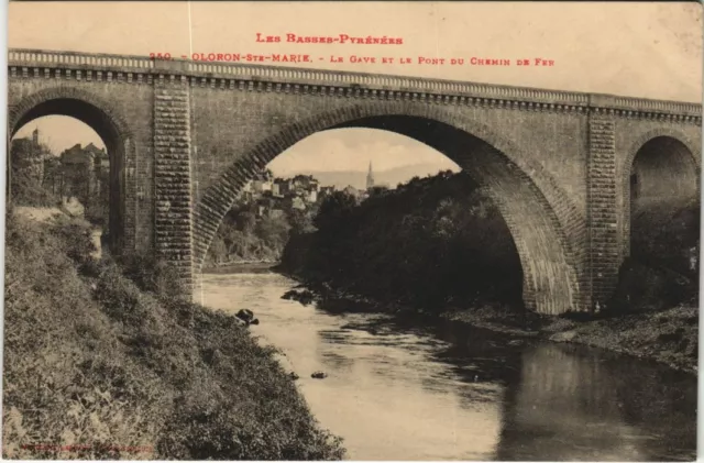 CPA AK Oloron Ste Marie Le Gave et le Pont du Chemin FRANCE (1109806)