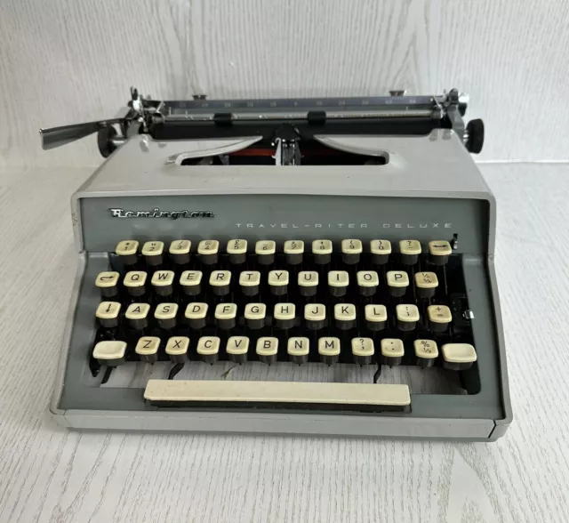 Vintage Remington Rand Travel-Riter Deluxe Portable Typewriter 1960's - Working