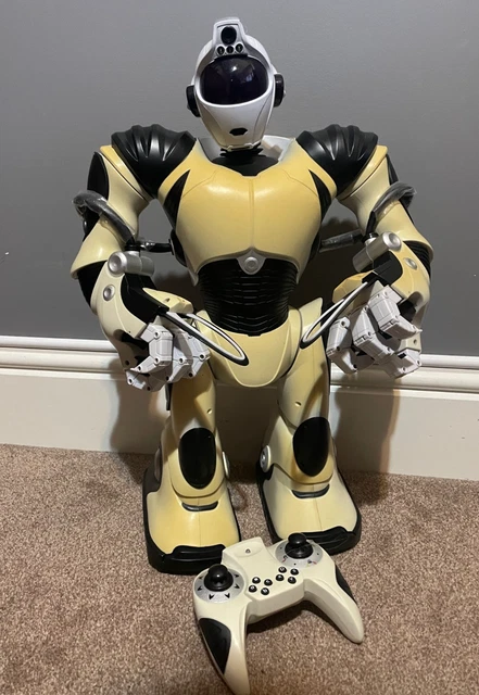 VINTAGE LARGE WOWWEE Robosapien V2 2005 22