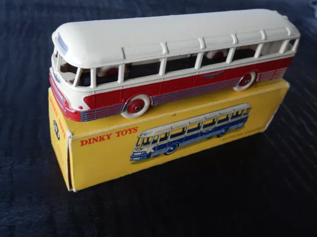 Dinky Toys France Car Chausson strictement neuf en boîte d'origine 29 F