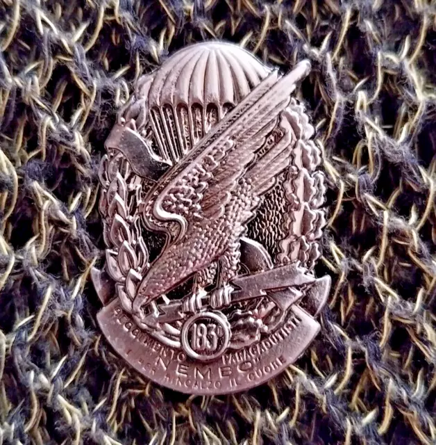 Distintivo Pettorale 183° Reggimento Paracadutisti "Nembo" (Folgore) In Metallo