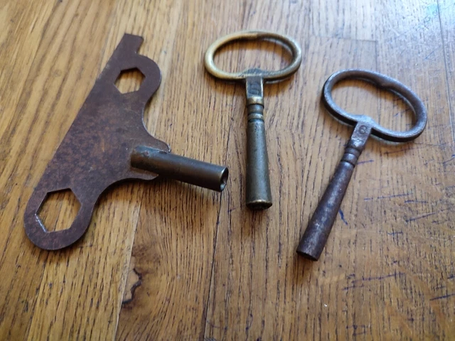 Lot De 3 Vieilles Clés Anciennes Percées - Fer Forgé - Diamètre 6/4 Cm