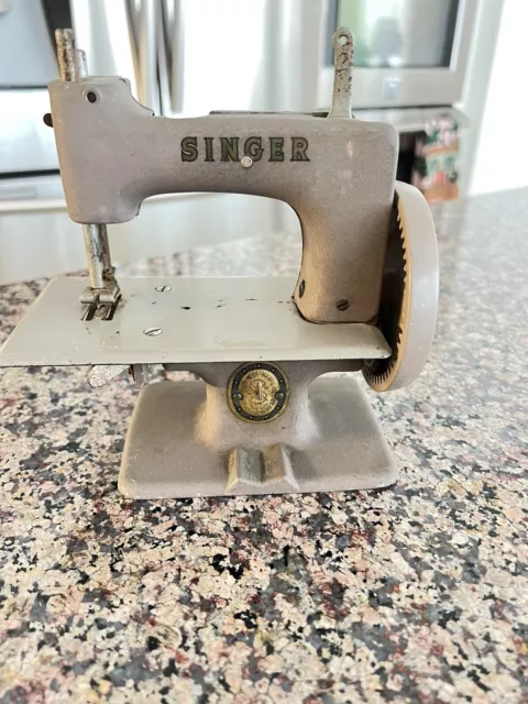 SINGER, Mini, Sewing Machine, Hand Crank, 1950's