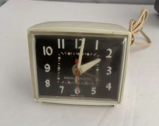 Vintage General Electric Table Alarm Clock Cream Model 7261A Made in USA Works!