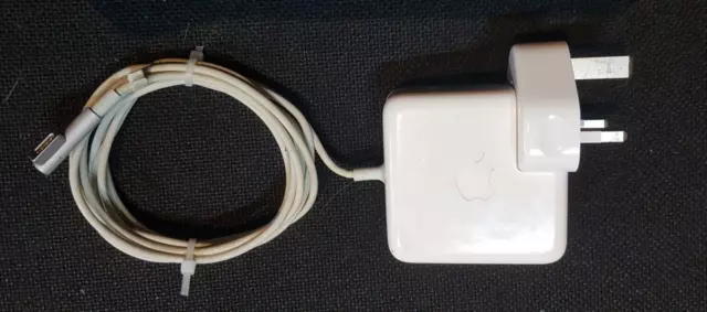 Genuine Apple Magsafe 1 A1374 45W Power Adapter Charger Macbook Air + Uk Plug