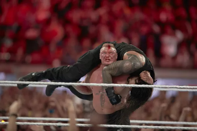 BROCK LESNER vs ROMAN REIGNS - WRESTLEMANIA 31 - 6X4"  QUALITY PHOTO