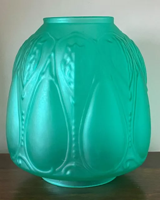 Victorian Style Green Etched Opaque Glass Beehive Closed Tulip Oil Lamp Shade
