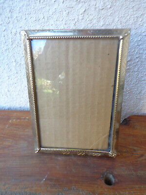 VTG Gold Metal PICTURE FRAME 5 x 7 Photo Victorian Style Fancy Corners Ribbed