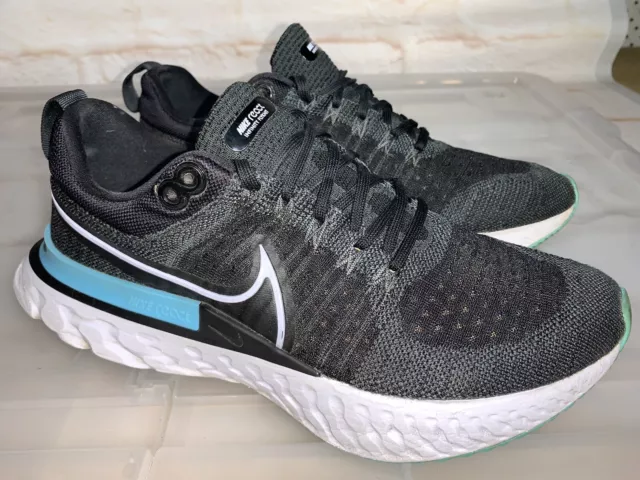 Gray women's sales nike sneakers
