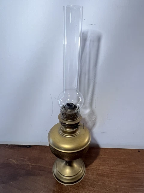 Lampe à pétrole en laiton et cristal - Ressourcerie Histoires Sans Fin
