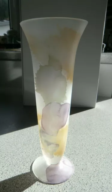 1 Glas Vase  Aquarell Pastellfarben matt elegant hohe Form